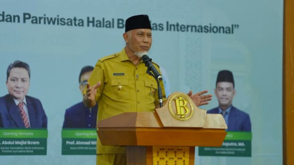 Gubernur Sumbar Mahyeldi saat memberikan arahan pengembangan ekonomi syariah dan pariwisata halal di pesantren.