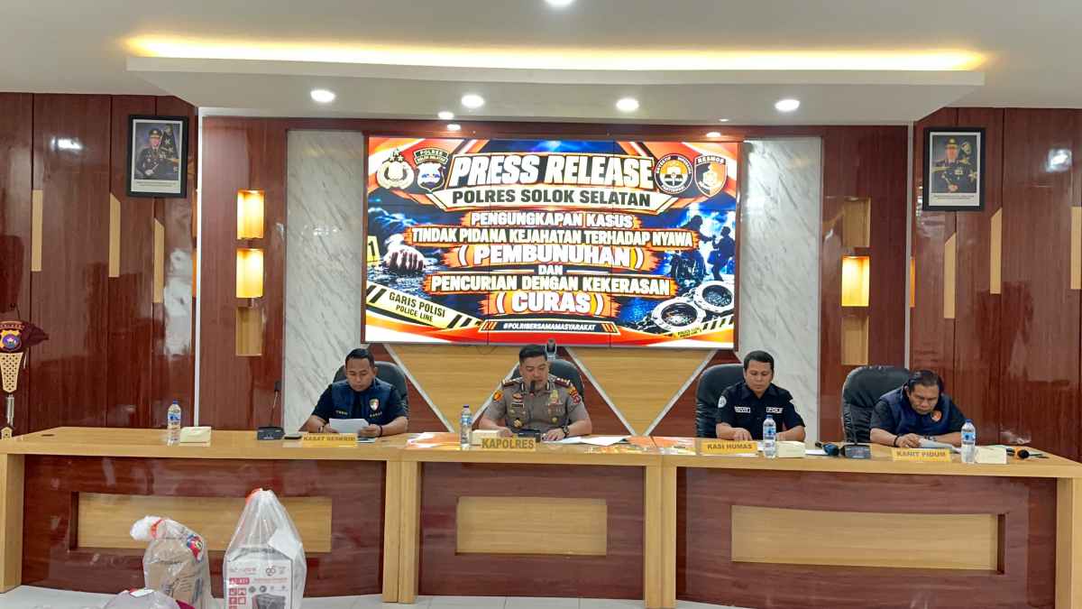 tiga-pekan-diburu,-polres-solok-selatan-tangkap-dua-tersangka-curas-yang-tewaskan-nenek-61-tahun