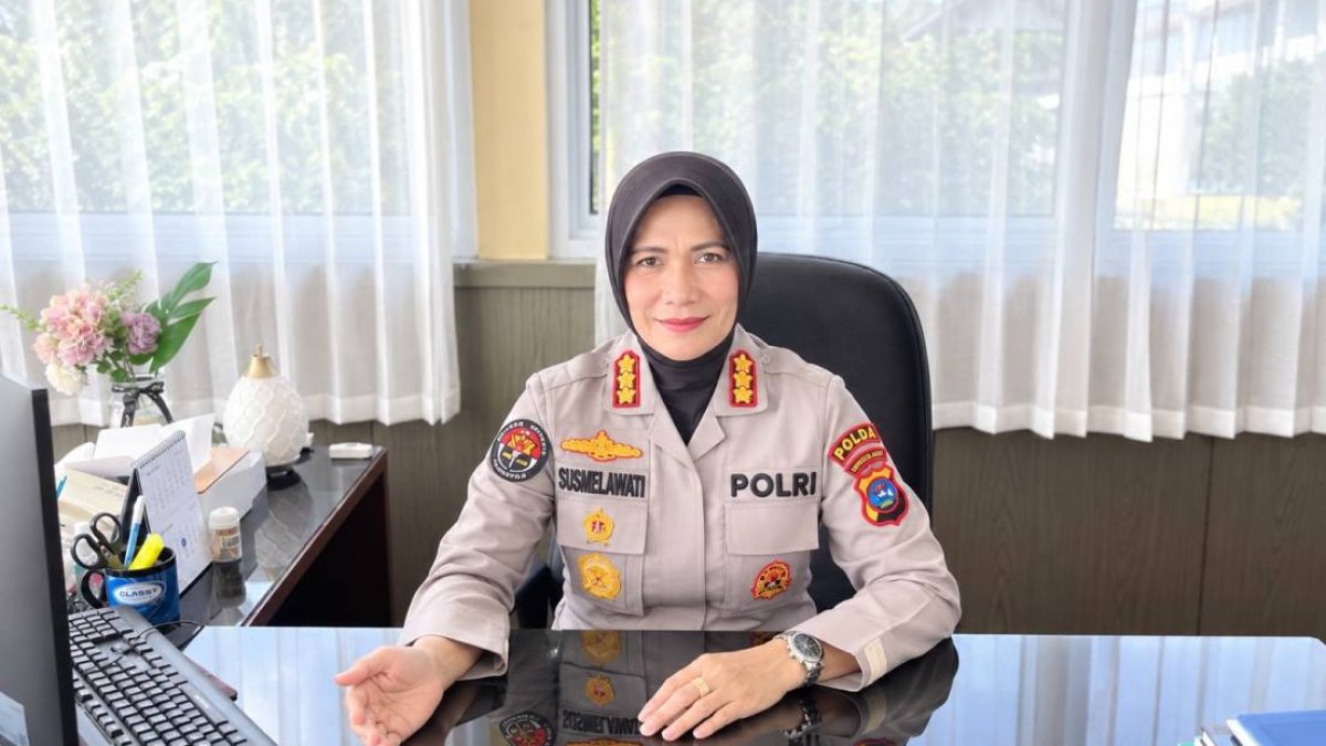 Kabid Humas Polda Sumbar memberikan keterangan pers terkait penindakan tegas terhadap pelaku judi online di Sumatera Barat.